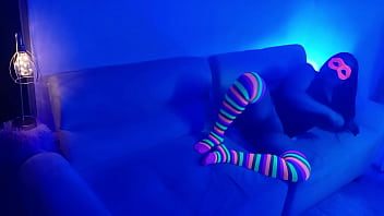 En este bar le das dinero extra a la camarera y te folla en su habitación especial le encanta la verga de extraños 3