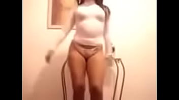 Linda chica gostoza baila
