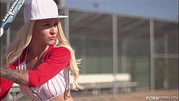 Baseball loving blonde stevie shae loves an after game fuck