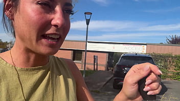 Léa pam se fait plaisir 3 fois dans la cabine de ce poids lourd 3 orgasmes 3