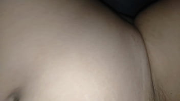 หีที่น่าเลียของสาวใหญ่เอาควยแหย่แตดเล่นจนแตกใน