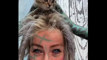 This little kitty loves my dreadlocks do youts play with your hair too #kittylove #dreadlockvibes #furryfrie