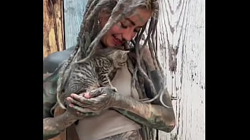 This little kitty loves my dreadlocks do youts play with your hair too #kittylove #dreadlockvibes #furryfrie