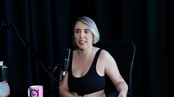 Loira chupa as bolas depois de falar que começou no swing as melhores posições para sexo anal e mostrar seus brinquedinhos mary red queen sheer red