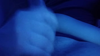 Latina puta chupa polla y bebe leche