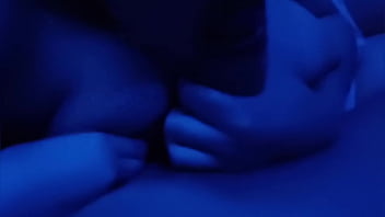 Latina puta chupa polla y bebe leche