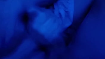 Latina puta chupa polla y bebe leche