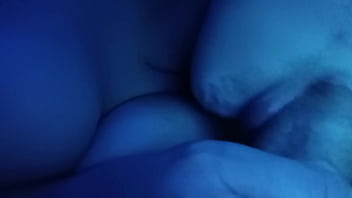 Latina puta chupa polla y bebe leche