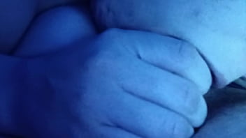 Latina puta chupa polla y bebe leche