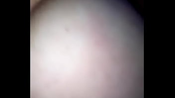 Le gusta ponerse a gatas mientas espera a su marido