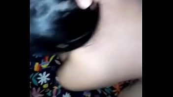 Le Gusta Ponerse A Gatas Mientas Espera A Su Marido thumbnail