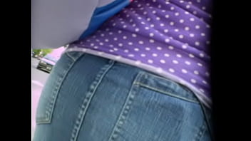 Upskirt a morocha apretadita