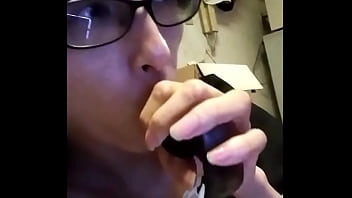 【女装もみじ】　アナルプラグを吸うメイド thumbnail