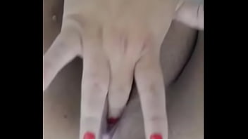 Carolzinha delicinha gozando pra gente