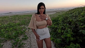 Depois de uma dr levei ela pro matto e gozei duas vezes no cu dela