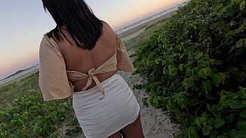 Depois de uma dr levei ela pro matto e gozei duas vezes no cu dela