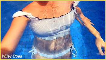 Milf shows perfect tits outdoors swimming