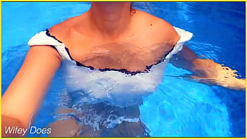 Milf shows perfect tits outdoors swimming