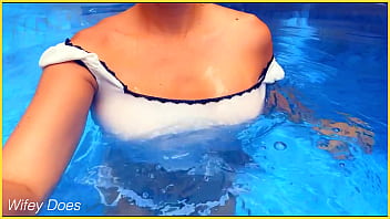 Milf shows perfect tits outdoors swimming