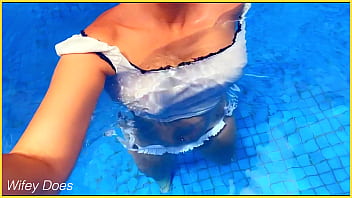 Milf shows perfect tits outdoors swimming