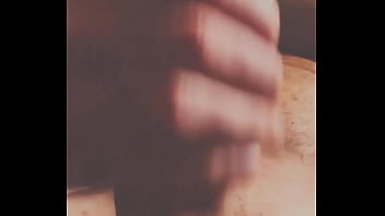 Pau grande para a gata chegar do trabalho relaxada