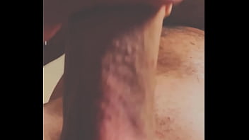 Pau grande para a gata chegar do trabalho relaxada