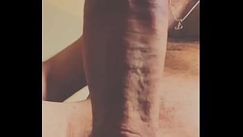 Pau grande para a gata chegar do trabalho relaxada