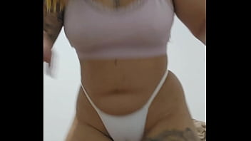 Vou sentar na cara da minha amiga ate sufocar ela