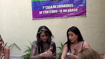 Chamei As Meninas Da Igreja Pra Orar Aqui Em Casa E O Culto Acabou Em Chupação De Buceta Completo No Sheer Red thumbnail