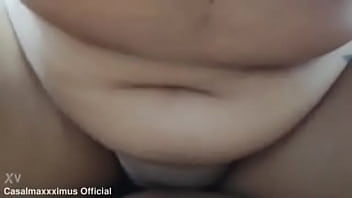 Olha como a minha buceta fica quando estou com pau no meu cu