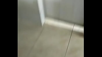 Os machos caminhoneiros tomando banho