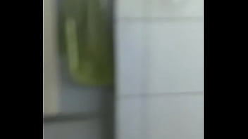 Os machos caminhoneiros tomando banho