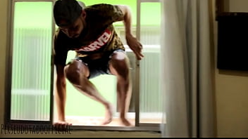A vizinha se masturbando e eu pulei a janela do quarto pra fuder gostoso com ela