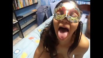 Levando leite na boca