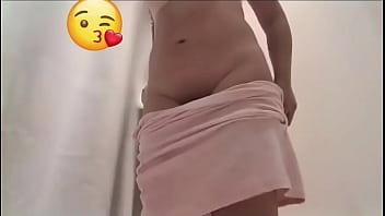 Luciendo vestido en el probador