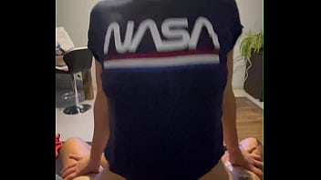 Baiser par une bonne bite pendant que sont mari n’est pas là