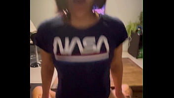 Baiser par une bonne bite pendant que sont mari n’est pas là