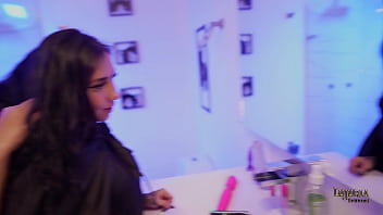 Valen y danyla se dan una ducha de placer