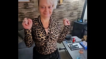 Viens baiser le cul de ta tigresse préférée