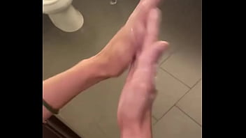 A fan found me on fremont st and asked for a hand job he seemed satisfied️book your session today bookah