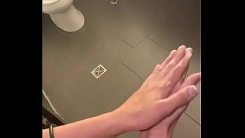 A fan found me on fremont st and asked for a hand job he seemed satisfied️book your session today bookah