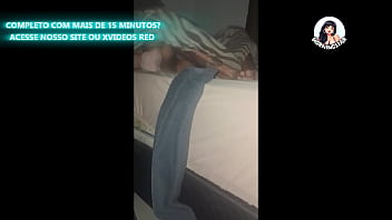 Corno ajudando pauzudo a arregaçar o cuzinho de sua esposa gratis parte 1 Corno ajudando pauzudo a arregaçar o cuzinho de sua esposa gratis parte 1