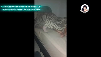 Corno ajudando pauzudo a arregaçar o cuzinho de sua esposa gratis parte 1