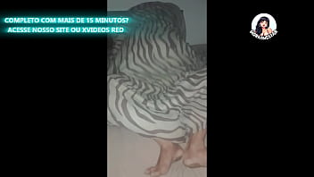Corno ajudando pauzudo a arregaçar o cuzinho de sua esposa gratis parte 1