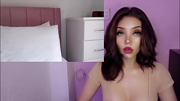 La hijastra pervertida convence a su madrastra de coger juntas con un desconocido