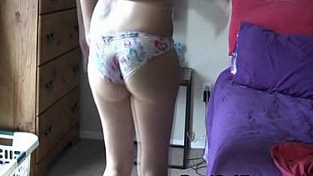 Amateur blonde girl sexy ass in a strip dance