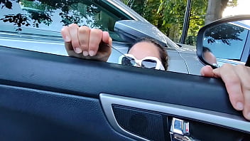 Inizia Succhiare E Vuole Essere Scopata In Pieno Centro Mentre U Guardone Si Ferma A Farci Compagnia thumbnail