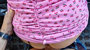 Inizia Succhiare E Vuole Essere Scopata In Pieno Centro Mentre U Guardone Si Ferma A Farci Compagnia thumbnail