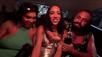 Aprontando em público na praia grande quem vai me dar o cu