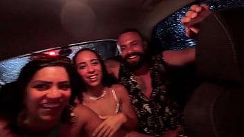 Aprontando em público na praia grande quem vai me dar o cu